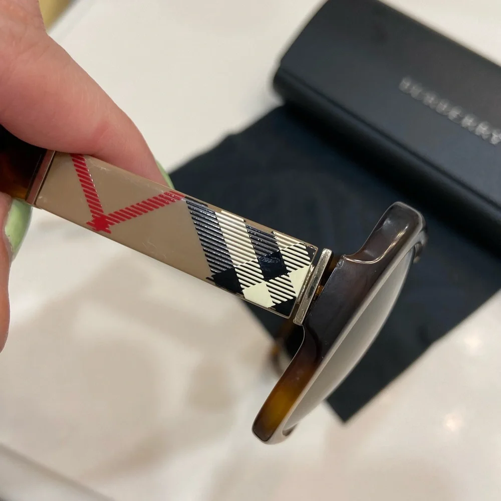 Burberry sunglasses ❤️ - Picture 8 of 8